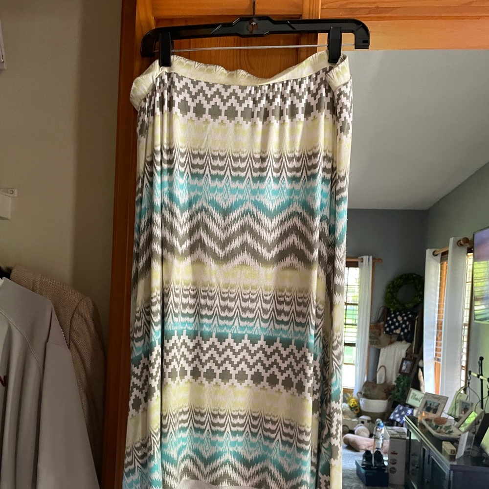 Chicos Skirt. Size 2 (L). Comfy. Stylish! Dress up or casual.